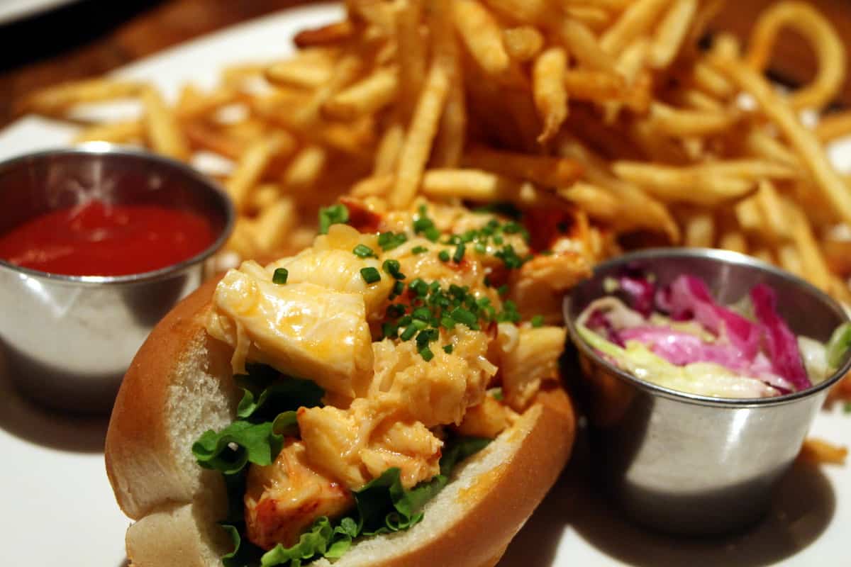 cull-and-pistol-lobster-roll