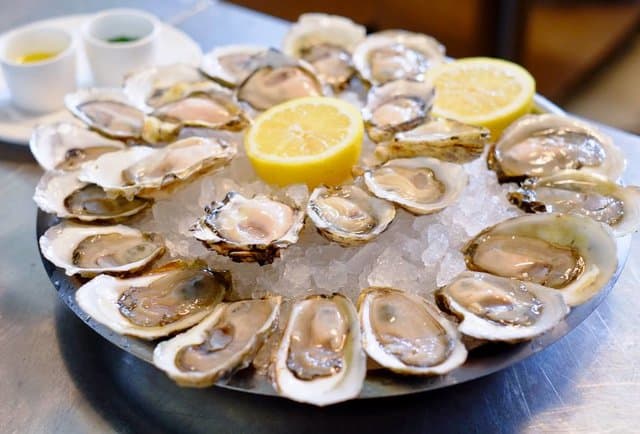 the-best-oyster-happy-hours-in-nyc